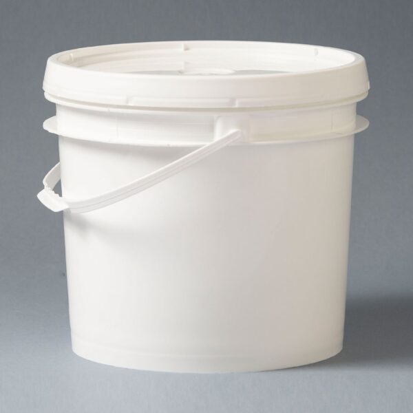 4L Plastic Bucket with lid and handle